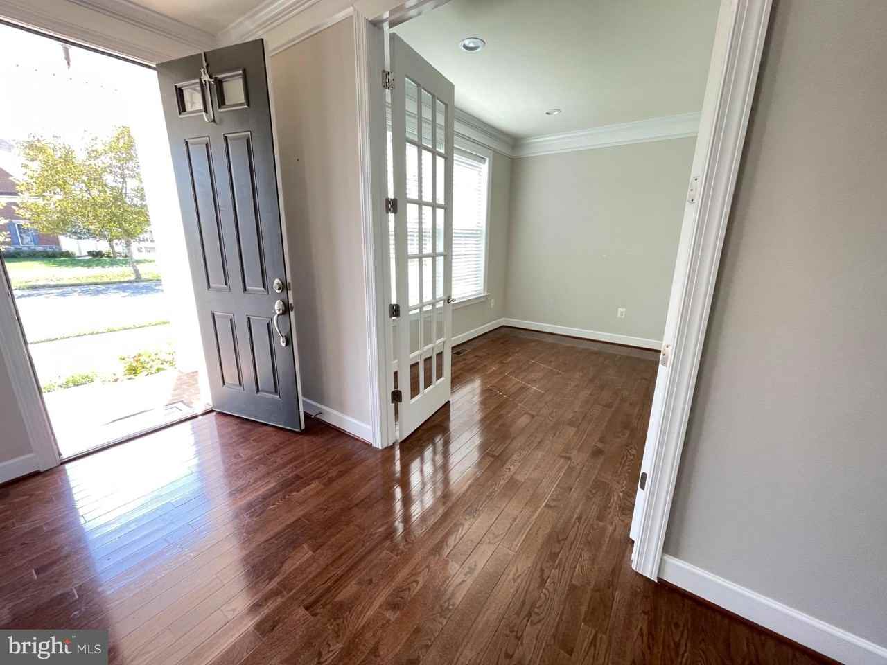 5801 Coppelia Dr - Photo 5 of 49