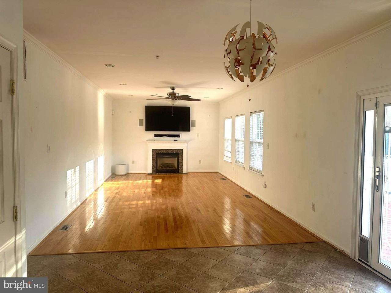1401 Windjammer Ct - Photo 2 of 13