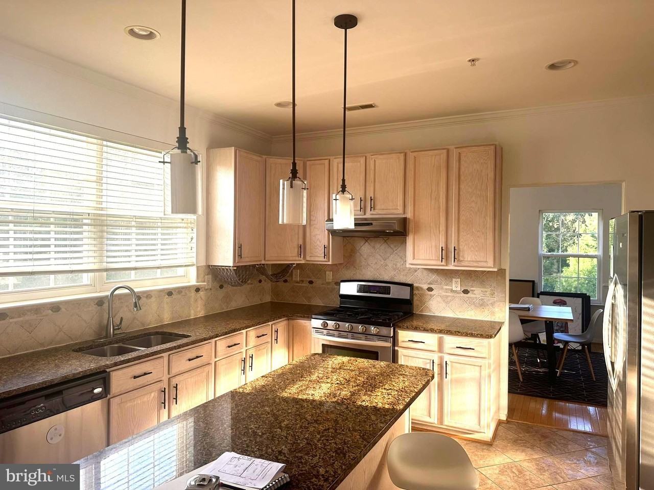1401 Windjammer Ct - Photo 3 of 13