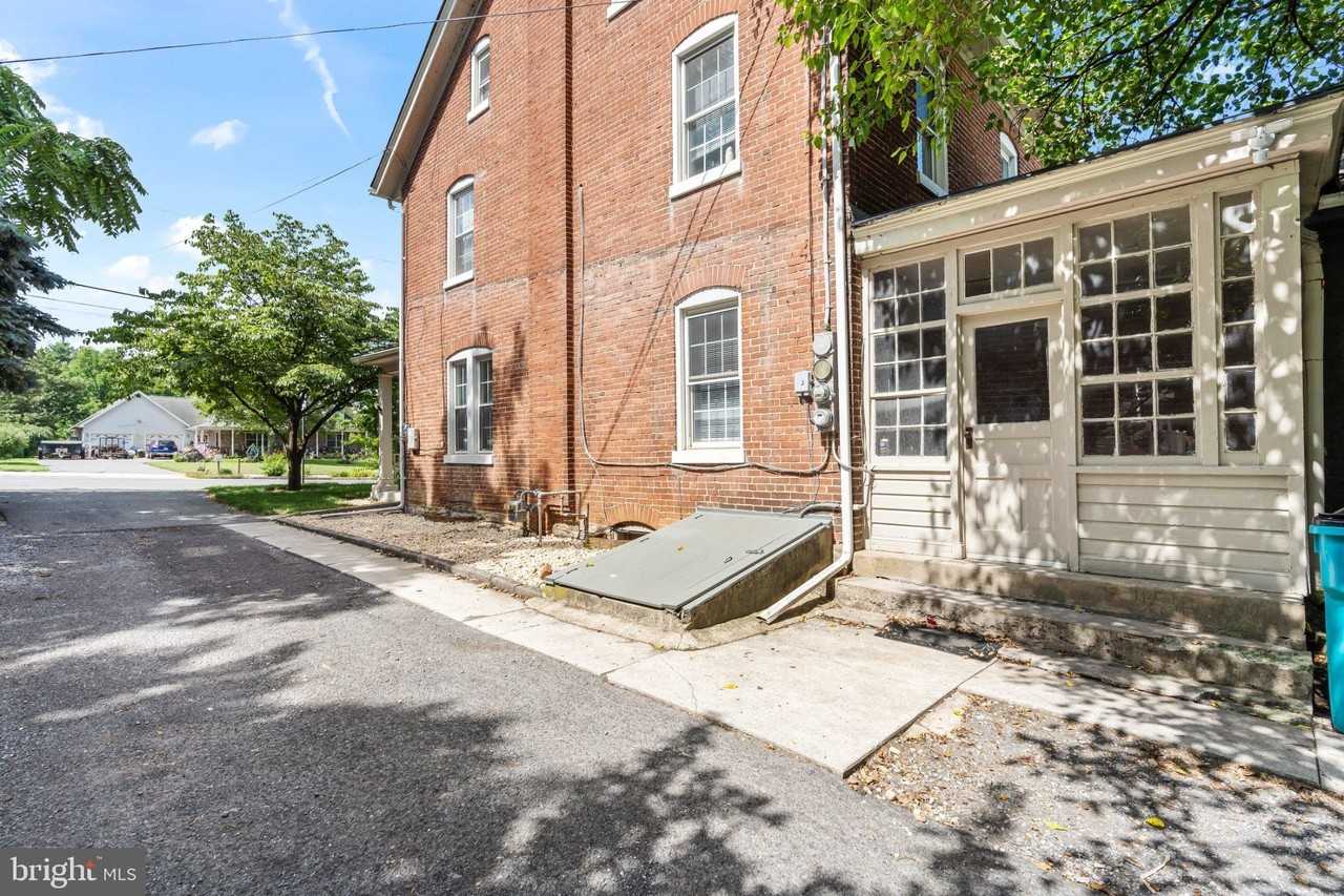 19332 Longmeadow Rd - Photo 2 of 13