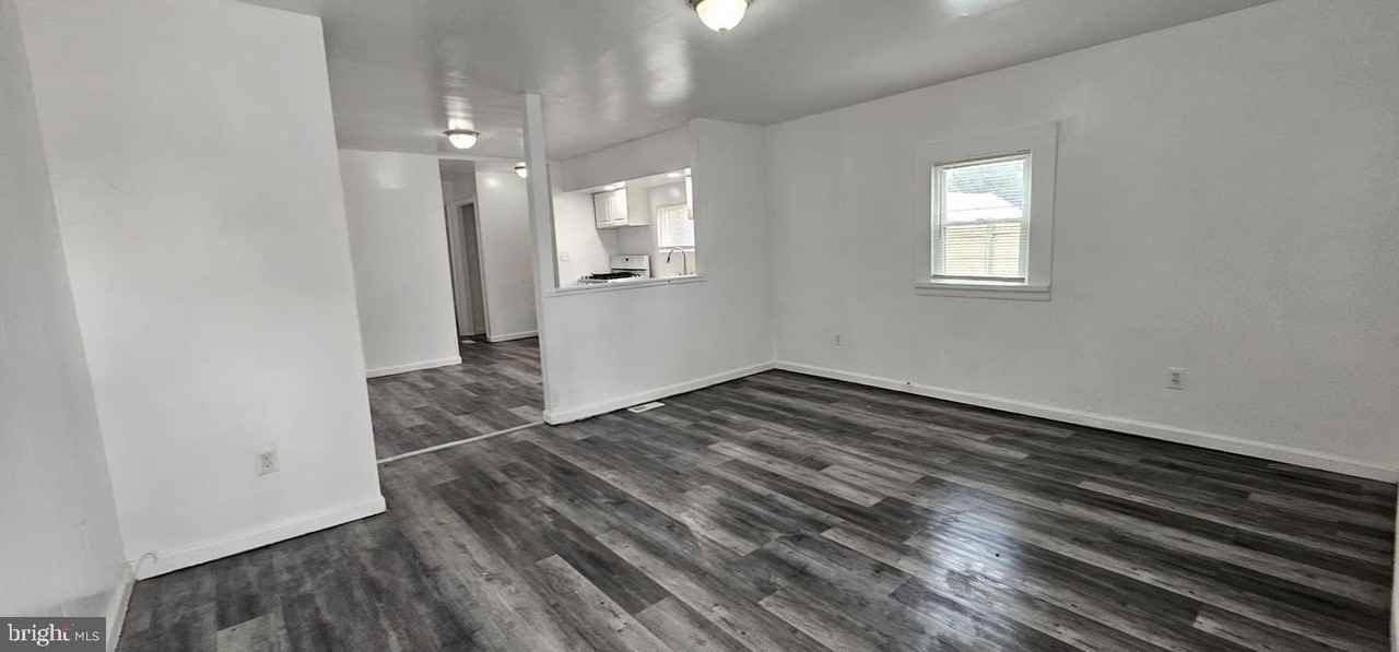10911 N Burlington St - Photo 7 of 12
