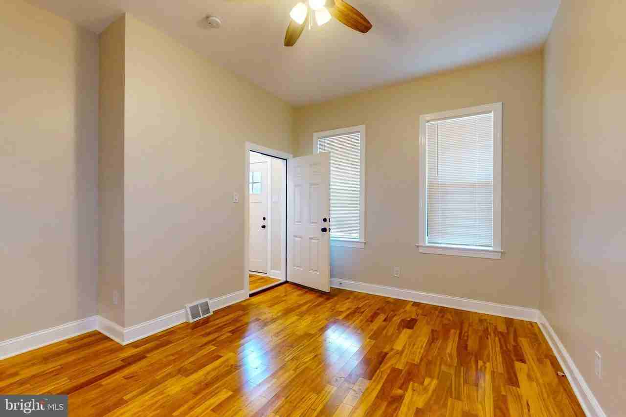 420--422 S 4TH Street #1 - Photo 4 of 20