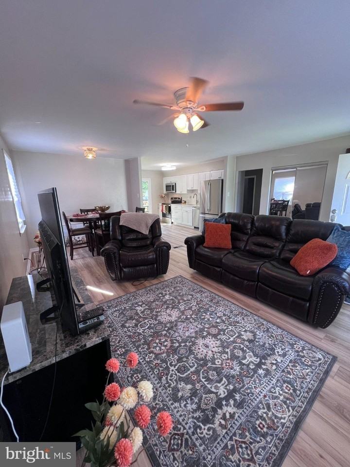 518 Carver Ct - Photo 2 of 13