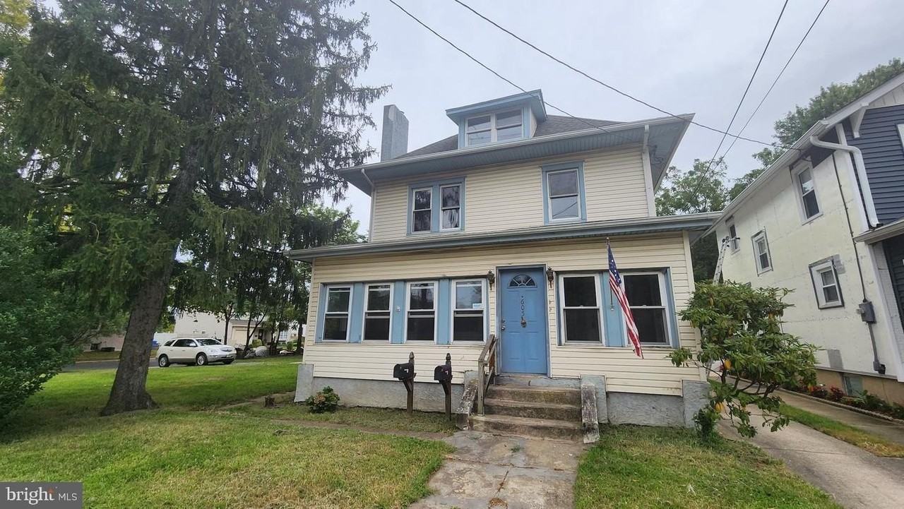 605 Crown Point Rd - Photo 2 of 4