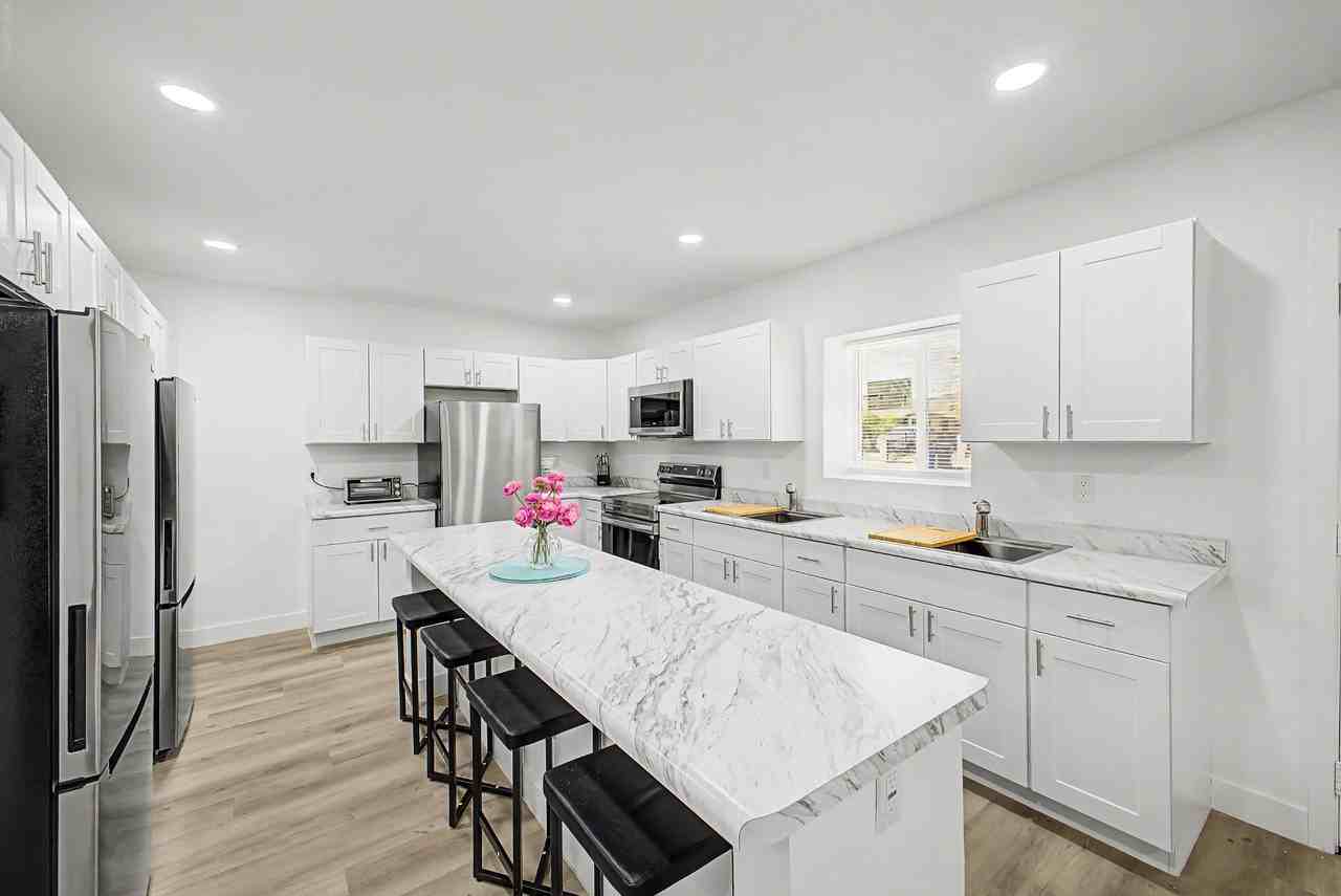 W Sunnyslope Ln - Photo 4 of 36