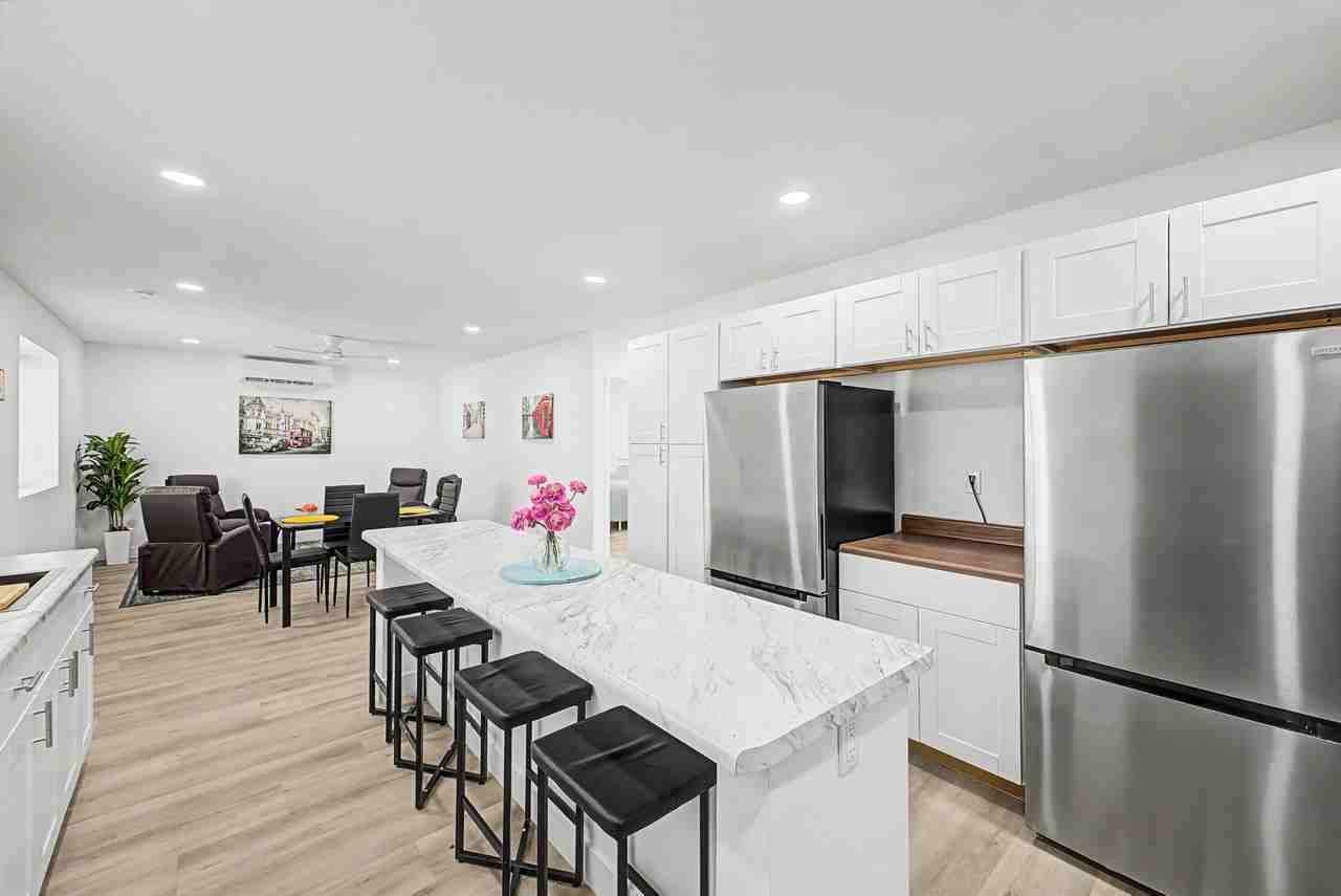 W Sunnyslope Ln - Photo 2 of 36