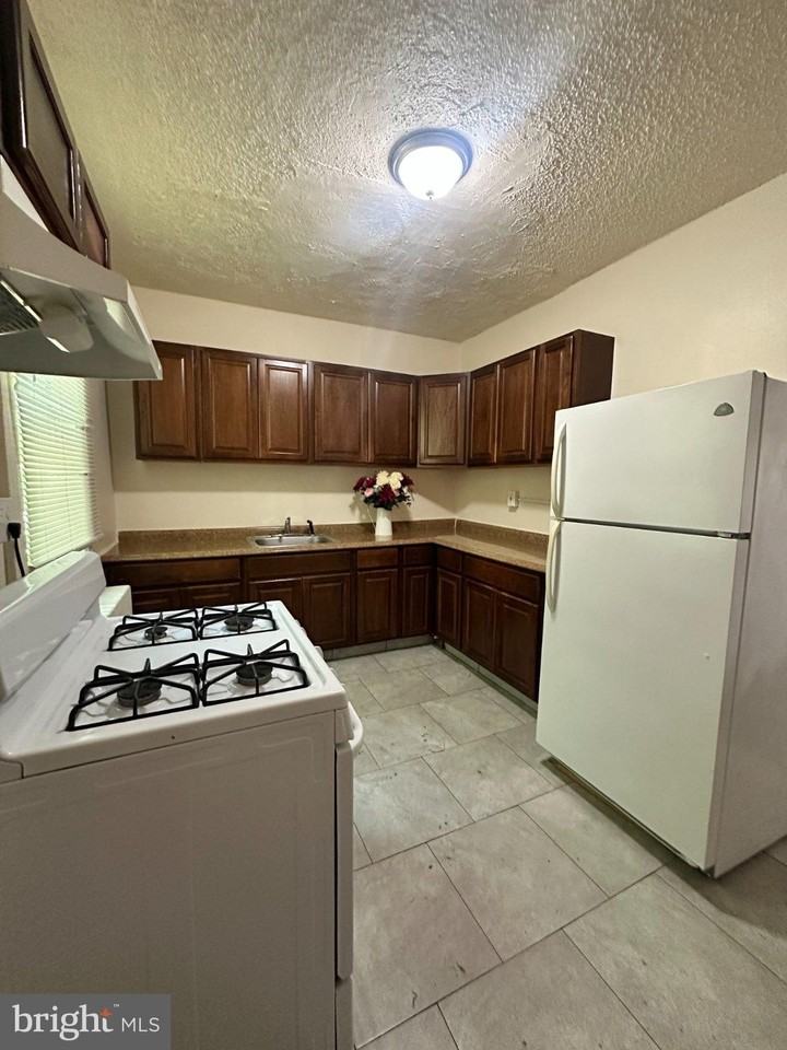 448 W Hanover St - Photo 5 of 14