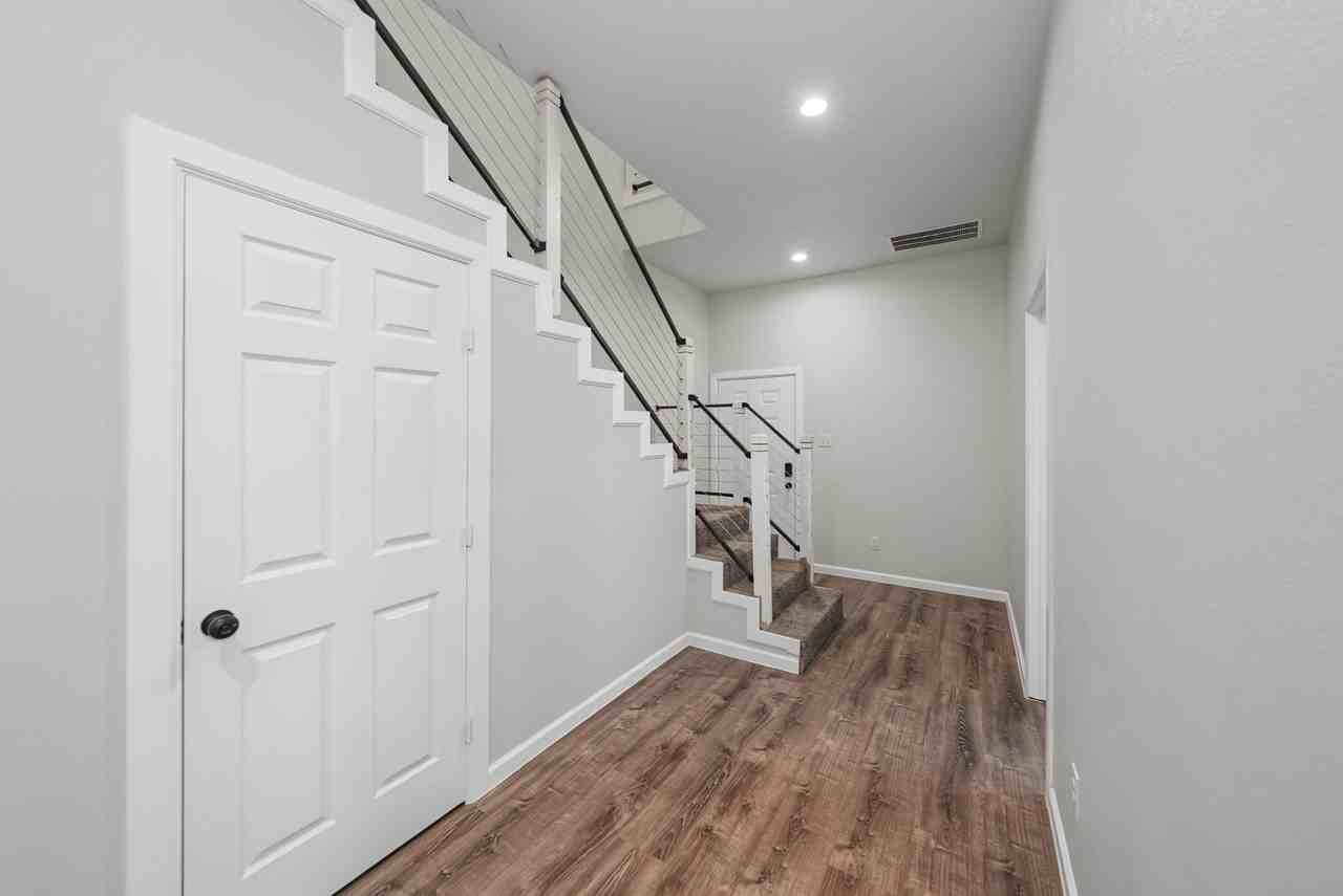 Nokomis Ave - Photo 3 of 16