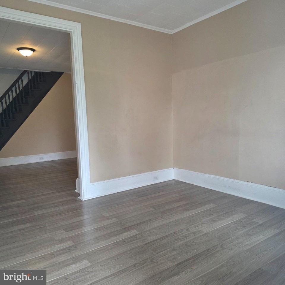 104 Thompson St - Photo 2 of 14