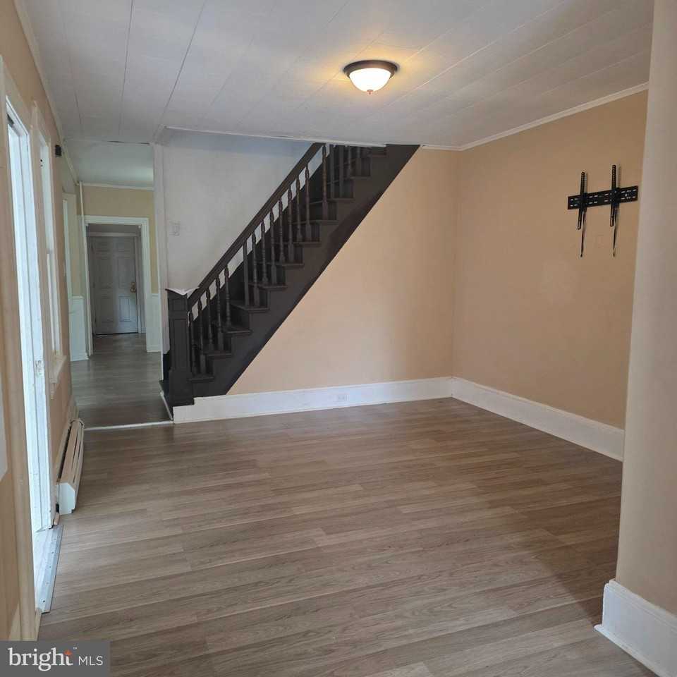 104 Thompson St - Photo 3 of 14