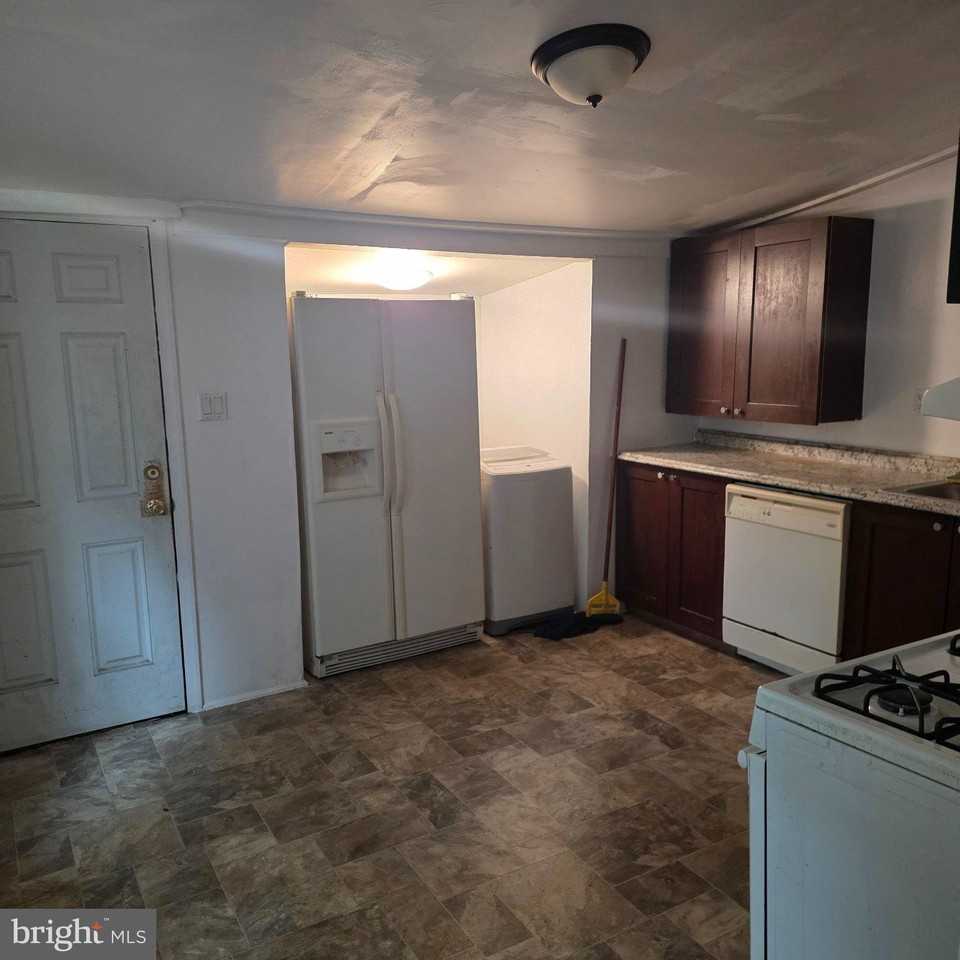 104 Thompson St - Photo 5 of 14