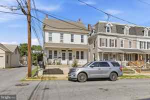 featured image of 32 N Wyomissing Ave