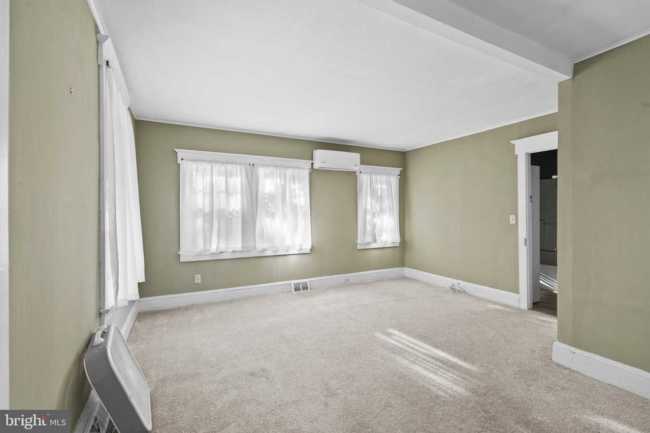 33 Williamson Ave - Photo 3 of 15
