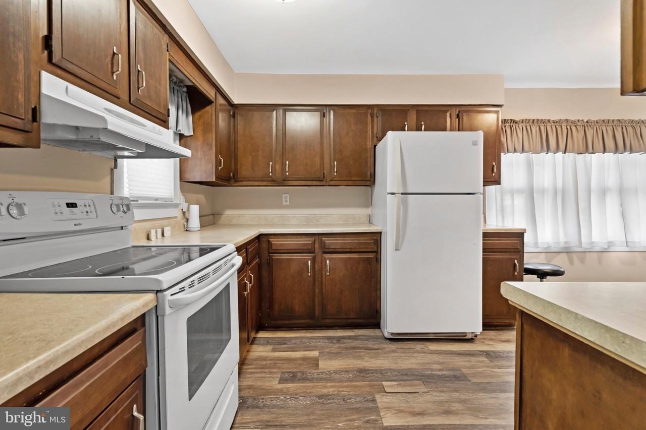 33 Williamson Ave - Photo 7 of 15