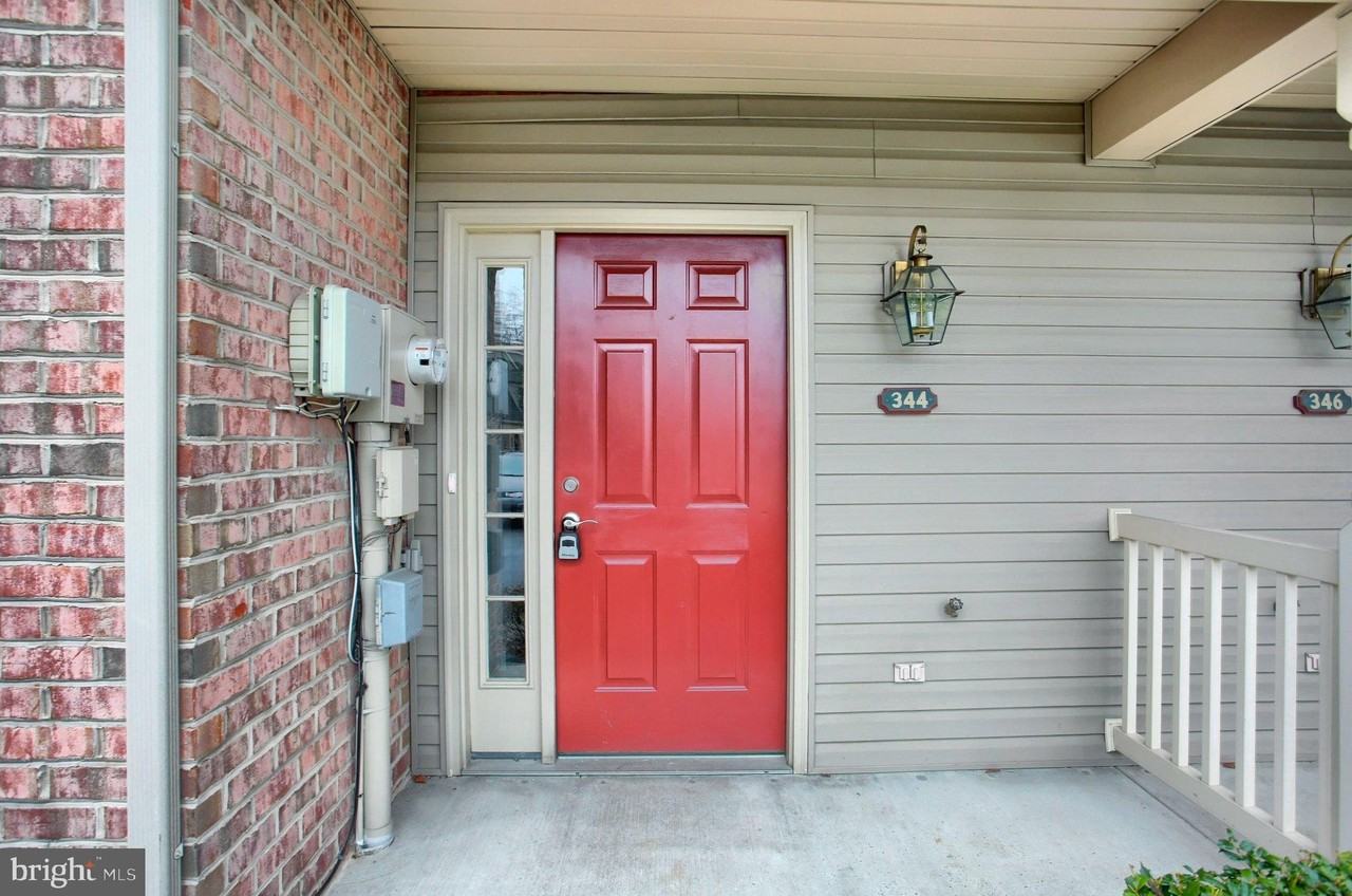 344 Stonehedge Ln - Photo 3 of 38
