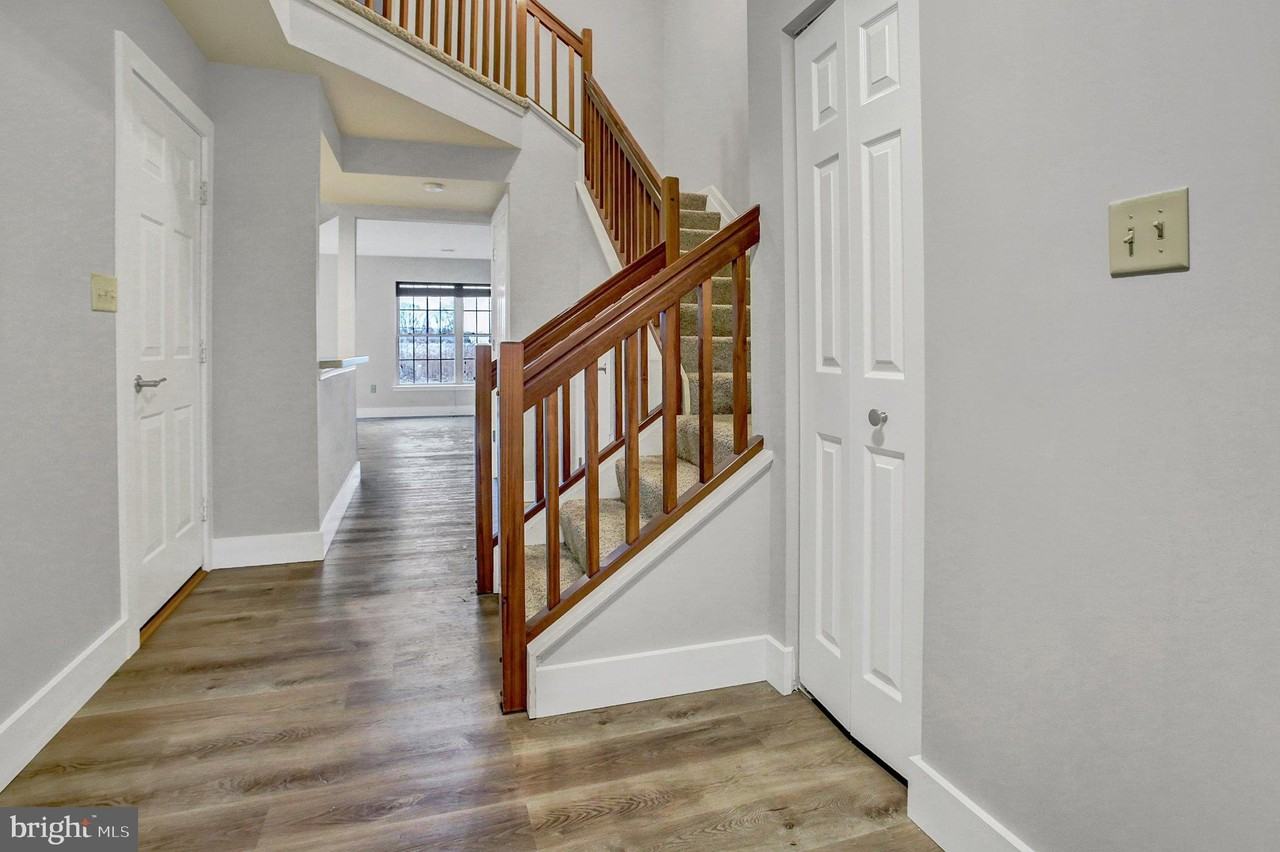 344 Stonehedge Ln - Photo 7 of 38