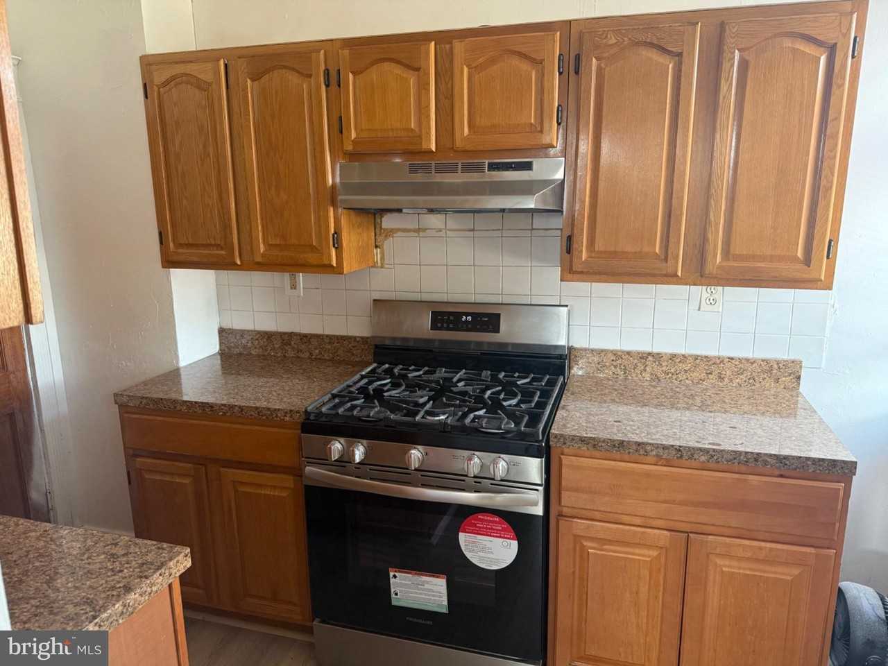 261 Long Ln - Photo 5 of 17
