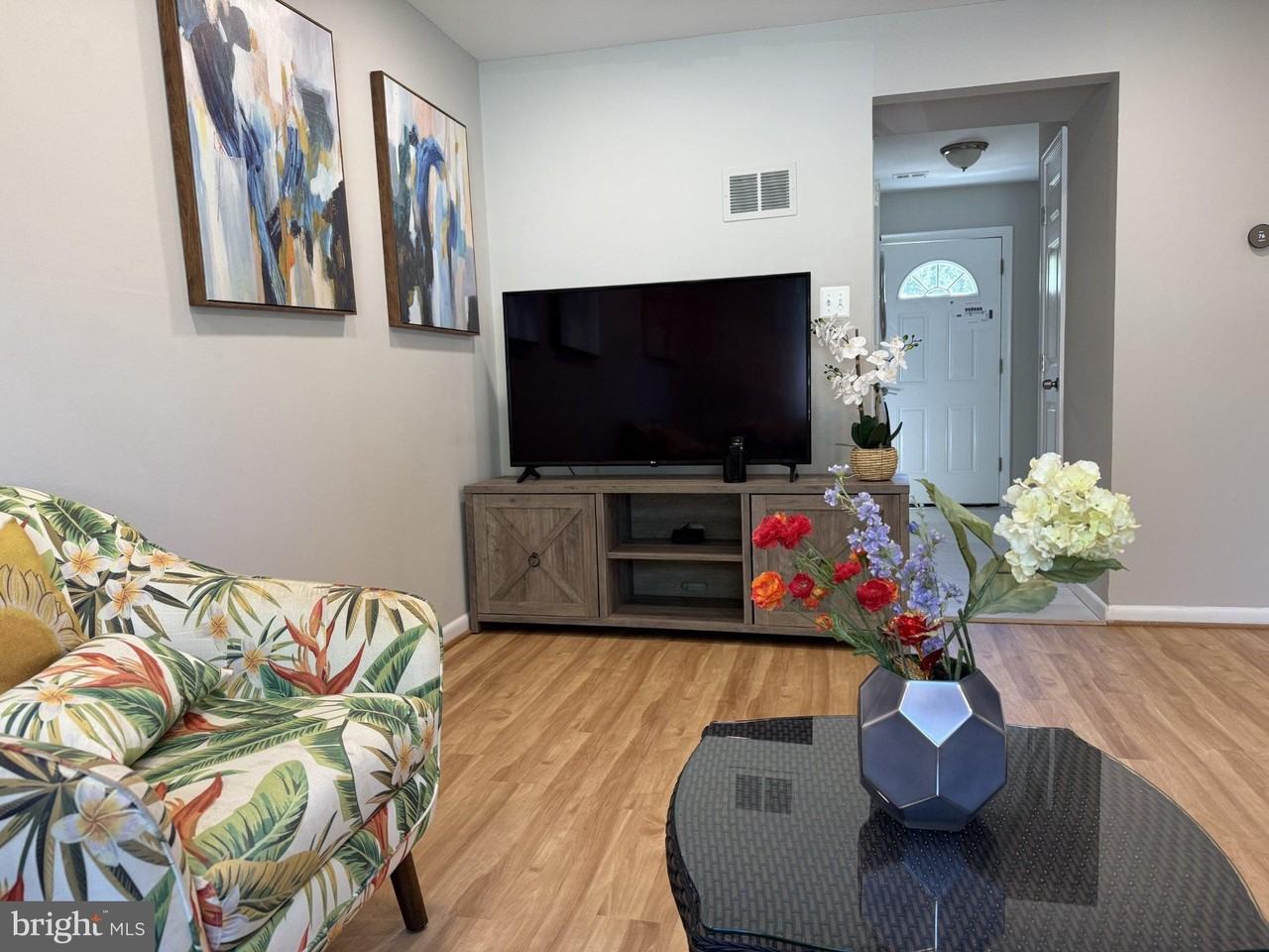 226 S Stevenson Sq - Photo 7 of 38
