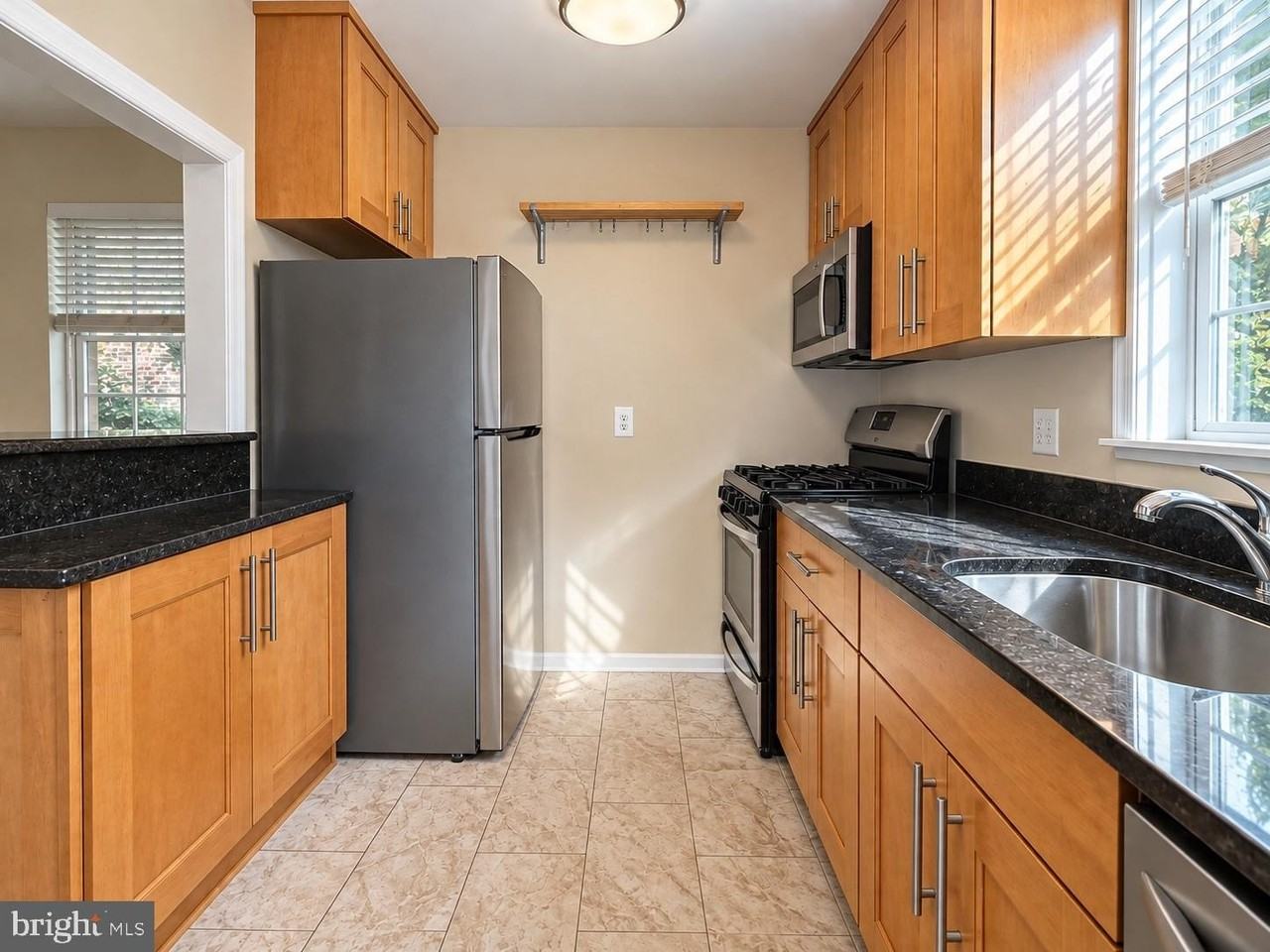 3753 Mark Dr - Photo 5 of 16