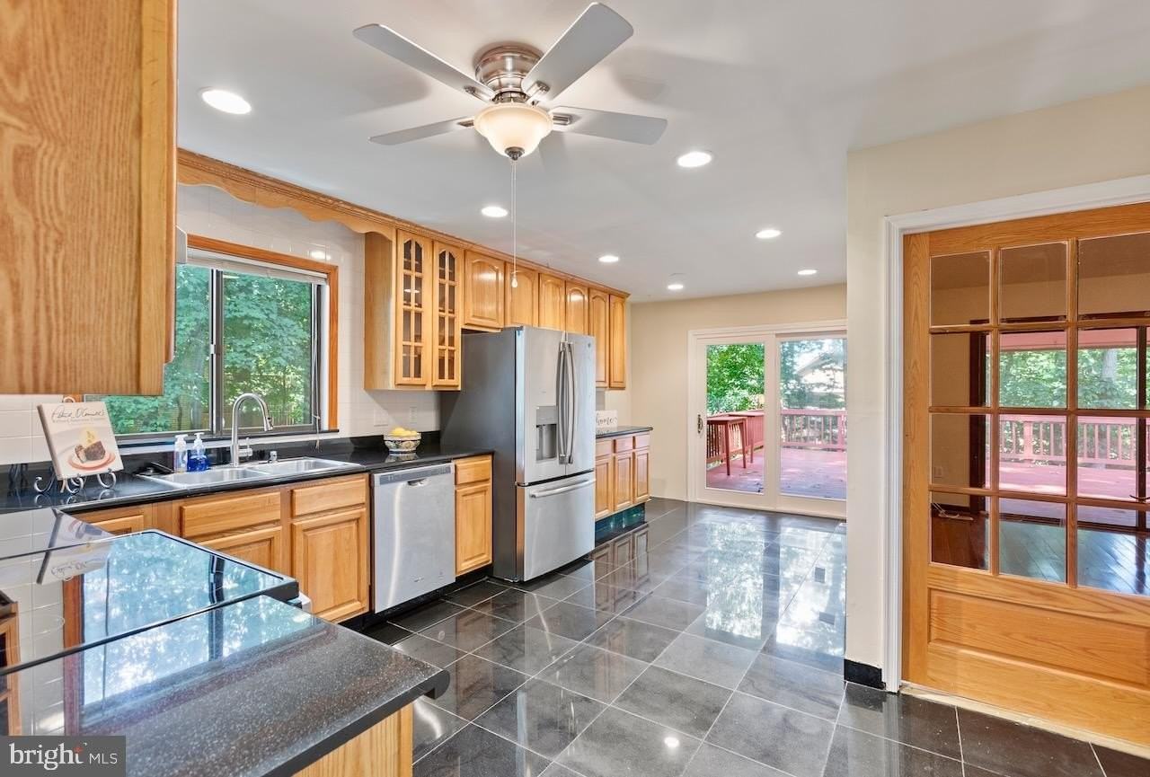 1404 Wolftrap Run Rd - Photo 4 of 33