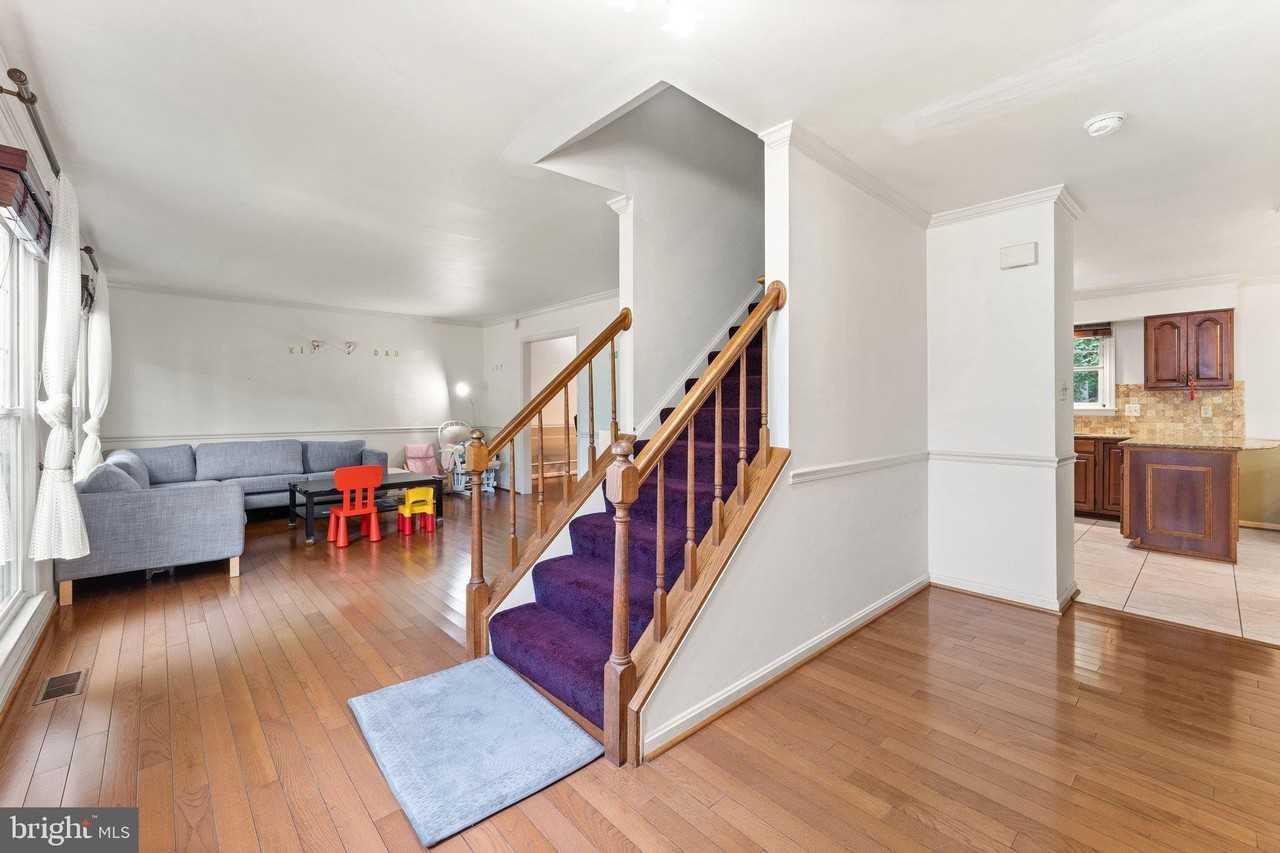 8000 Sandburg Ct - Photo 4 of 50