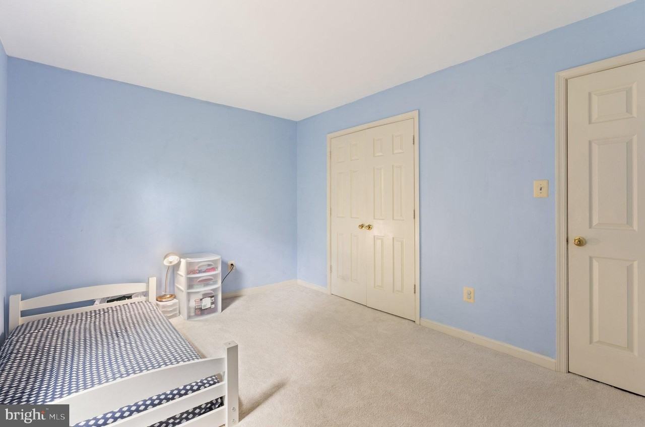 8000 Sandburg Ct - Photo 5 of 50