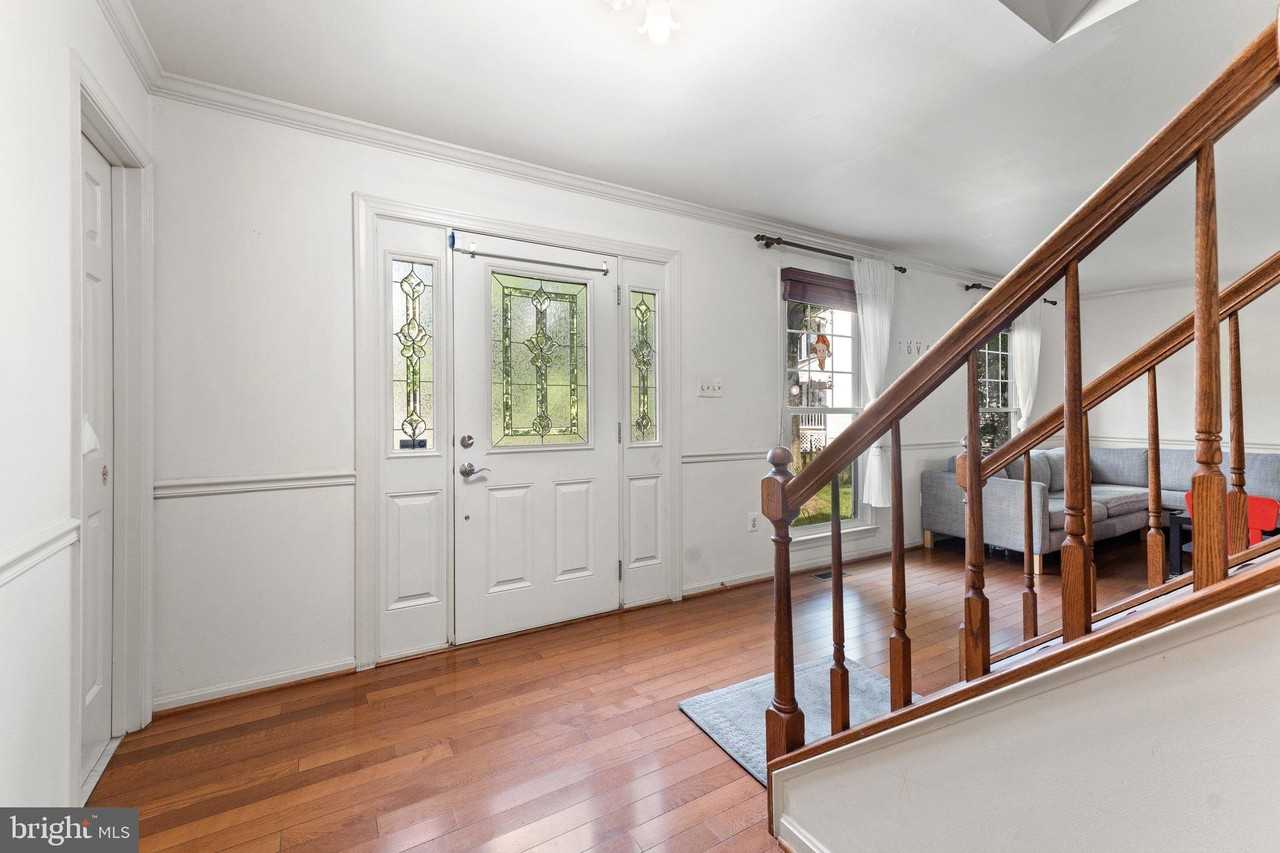 8000 Sandburg Ct - Photo 5 of 48