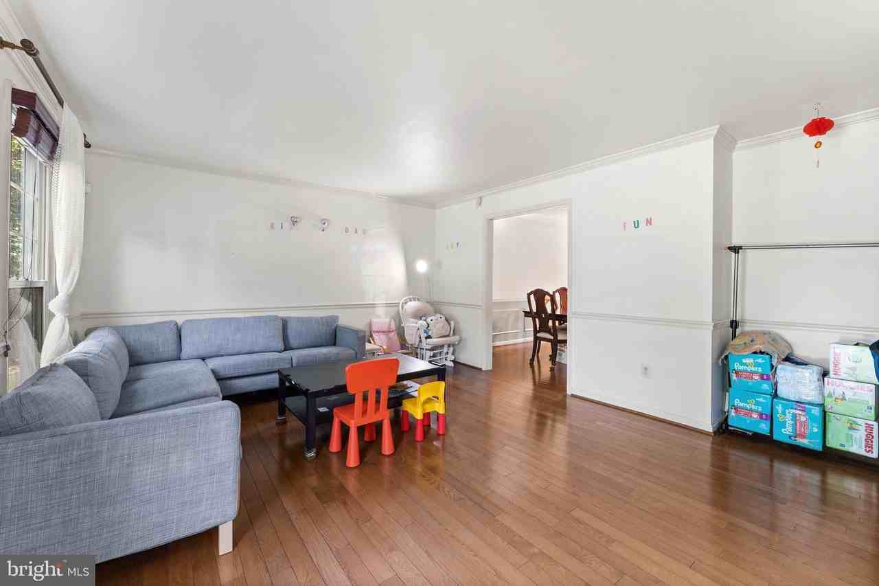 8000 Sandburg Ct - Photo 6 of 48