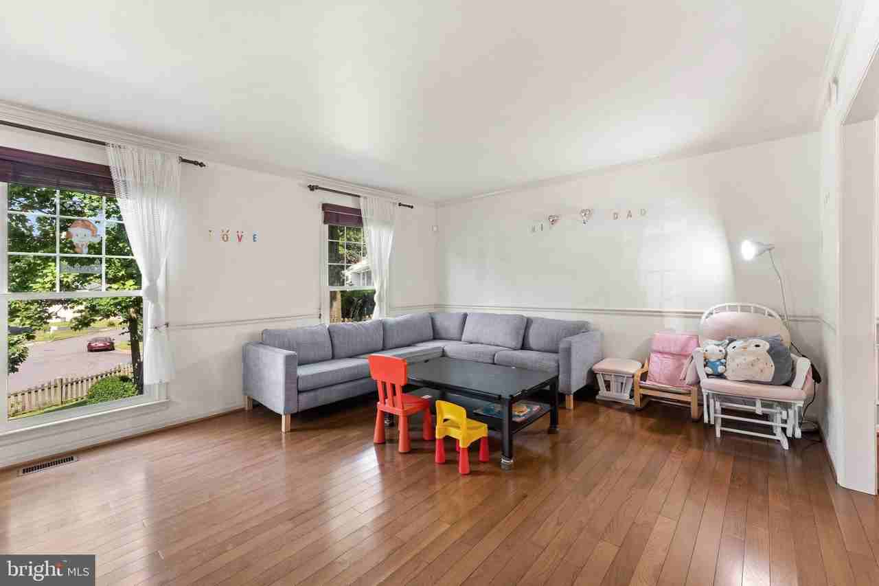 8000 Sandburg Ct - Photo 7 of 48