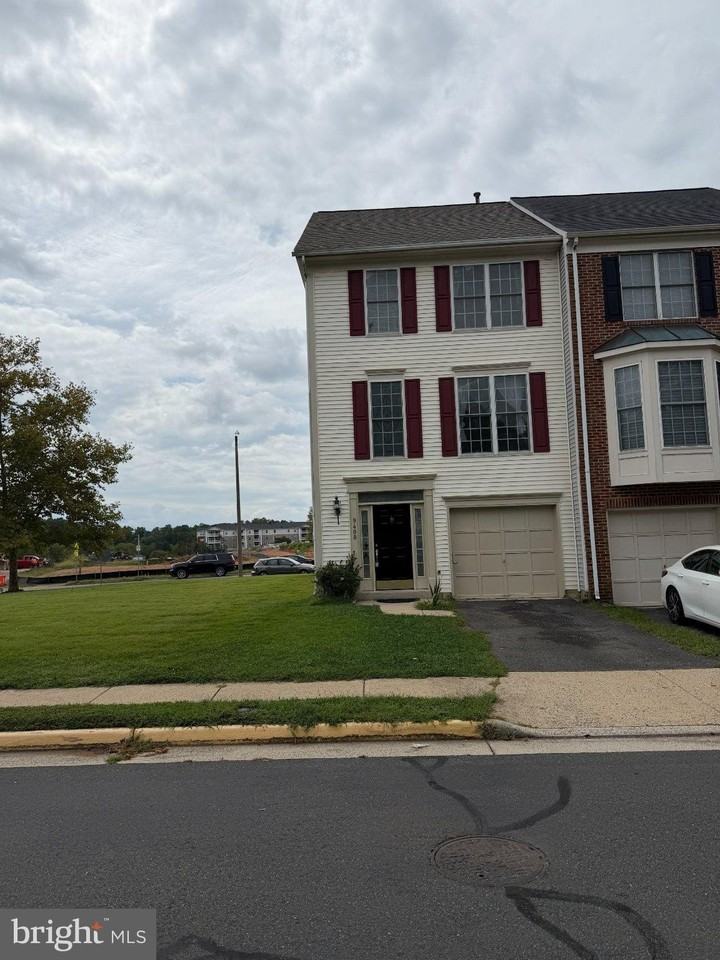 9400 Silver Meteor Ct