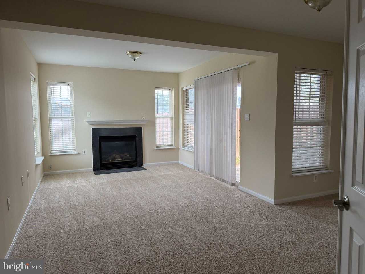 9400 Silver Meteor Ct - Photo 2 of 12