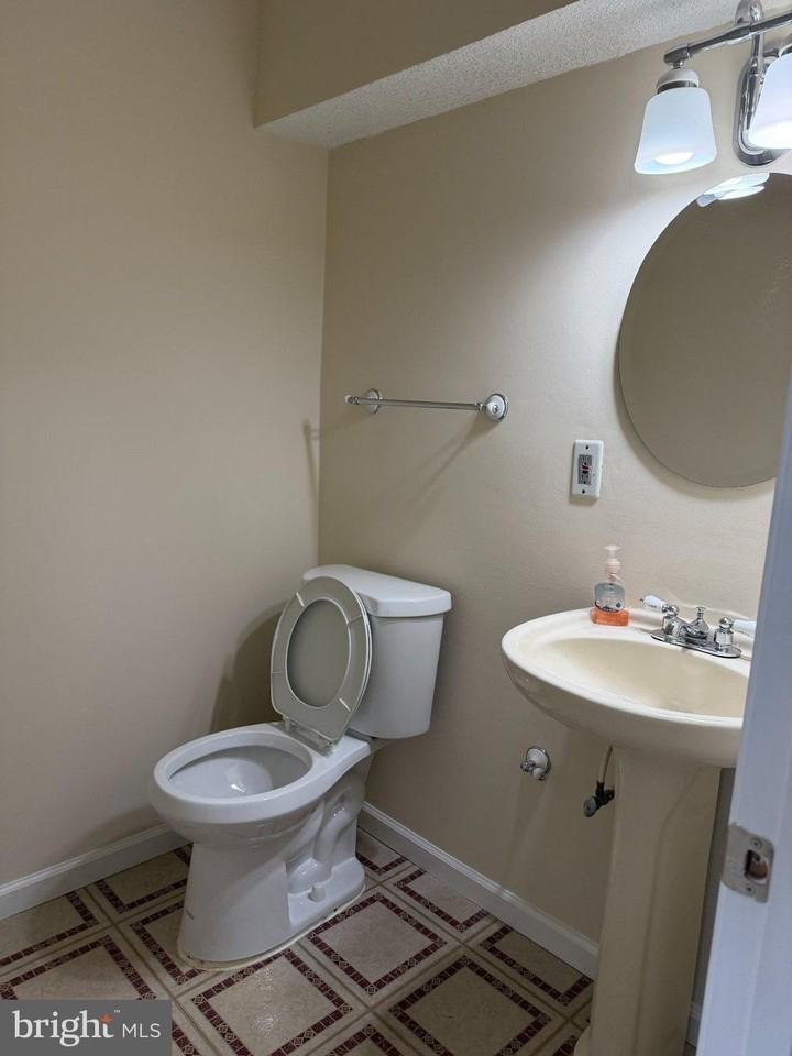 9400 Silver Meteor Ct - Photo 3 of 12