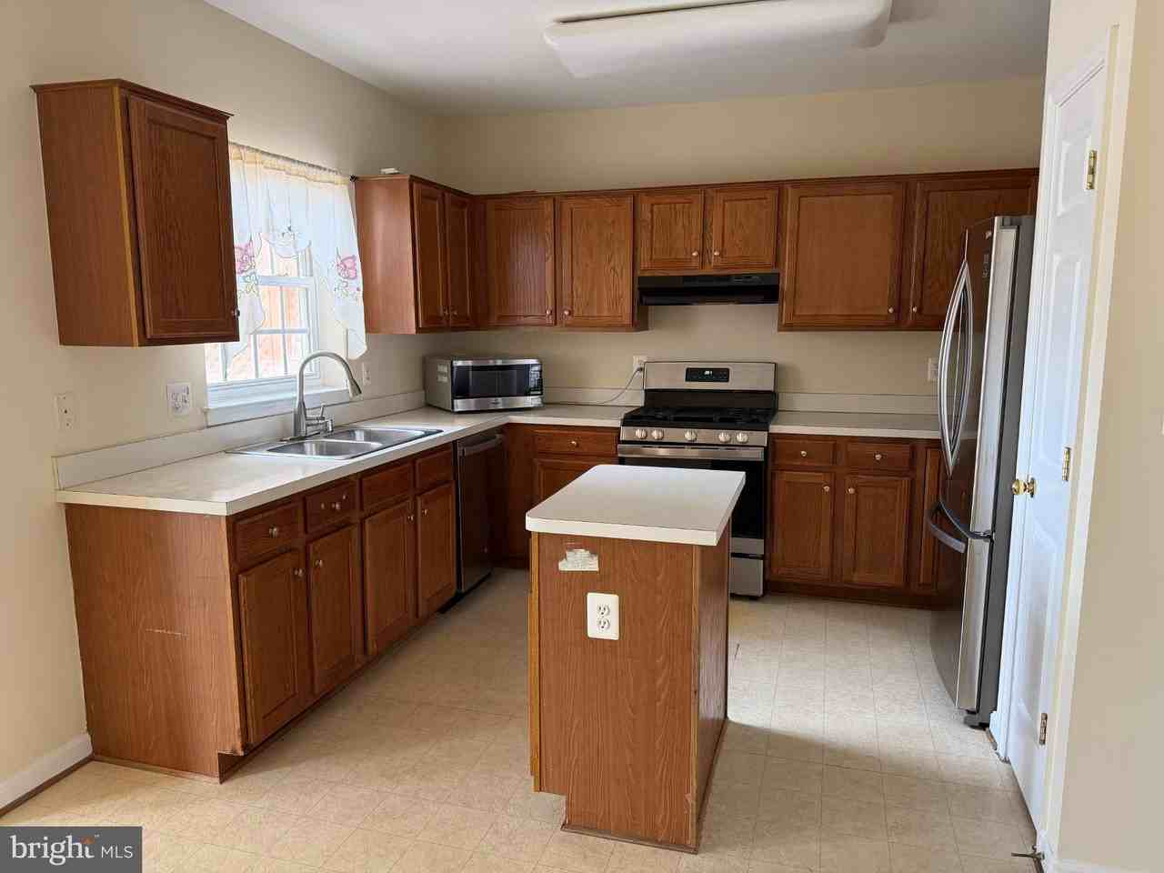 9400 Silver Meteor Ct - Photo 5 of 12