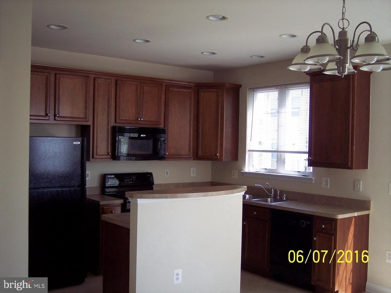 731 Chevington Ct - Photo 4 of 14