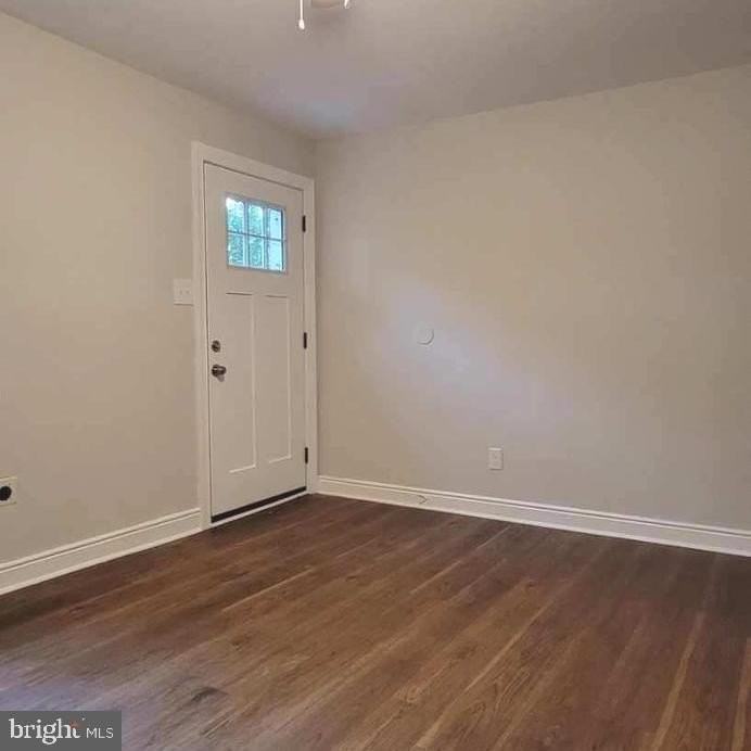 4115 Leake Ave - Photo 4 of 27