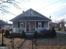 featured image of 104 Greenway St