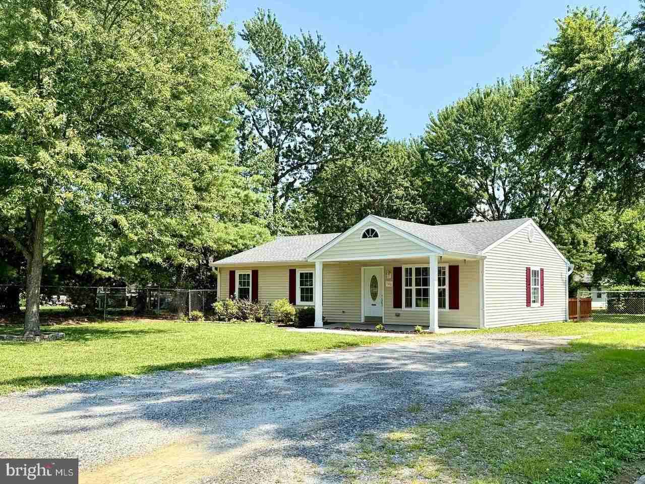 105 Walnut Dr - Photo 2 of 18