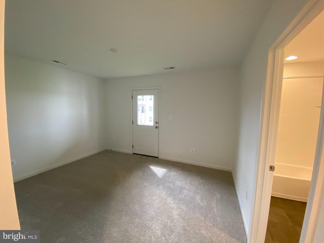 415 Aragon Dr - Photo 4 of 32