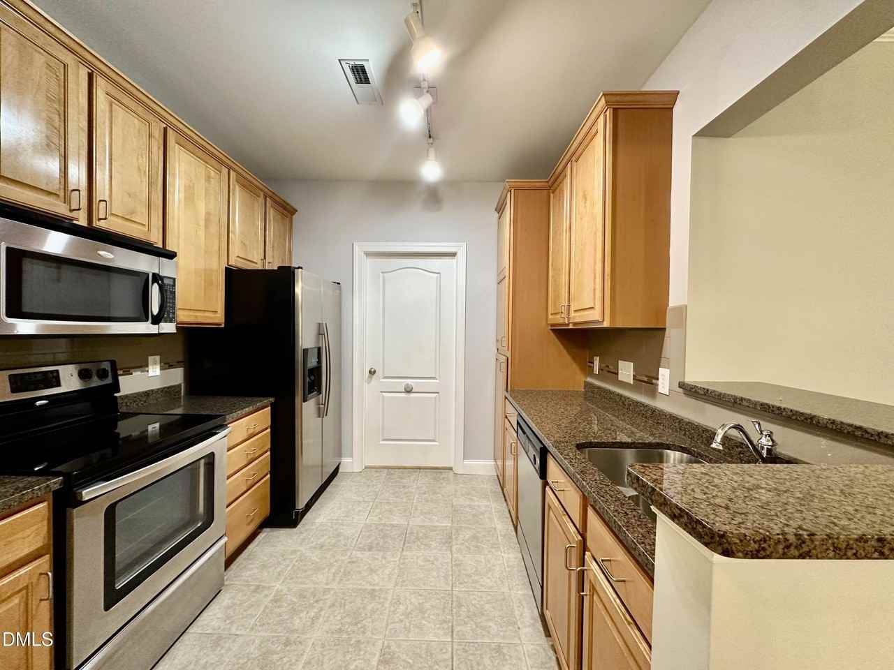 2810 Bedford Ave #305 - Photo 5 of 23