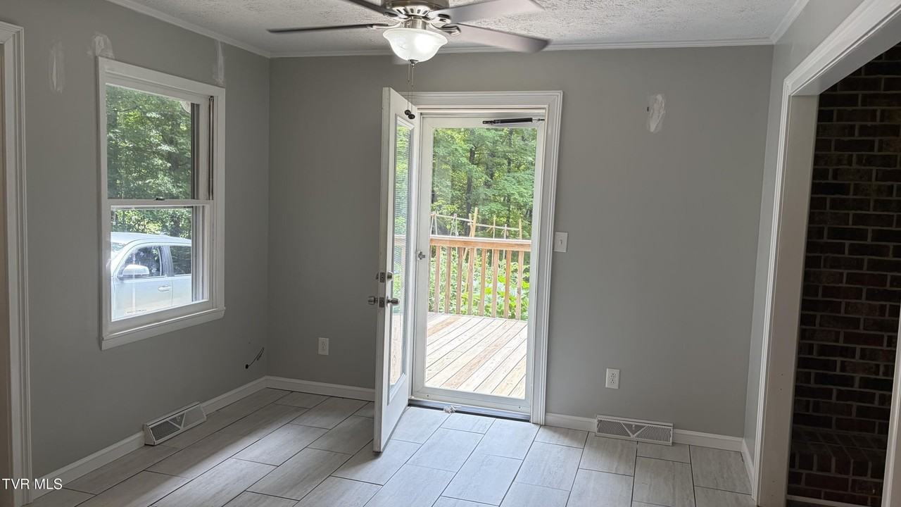 317 Bill Bennett Rd - Photo 5 of 19