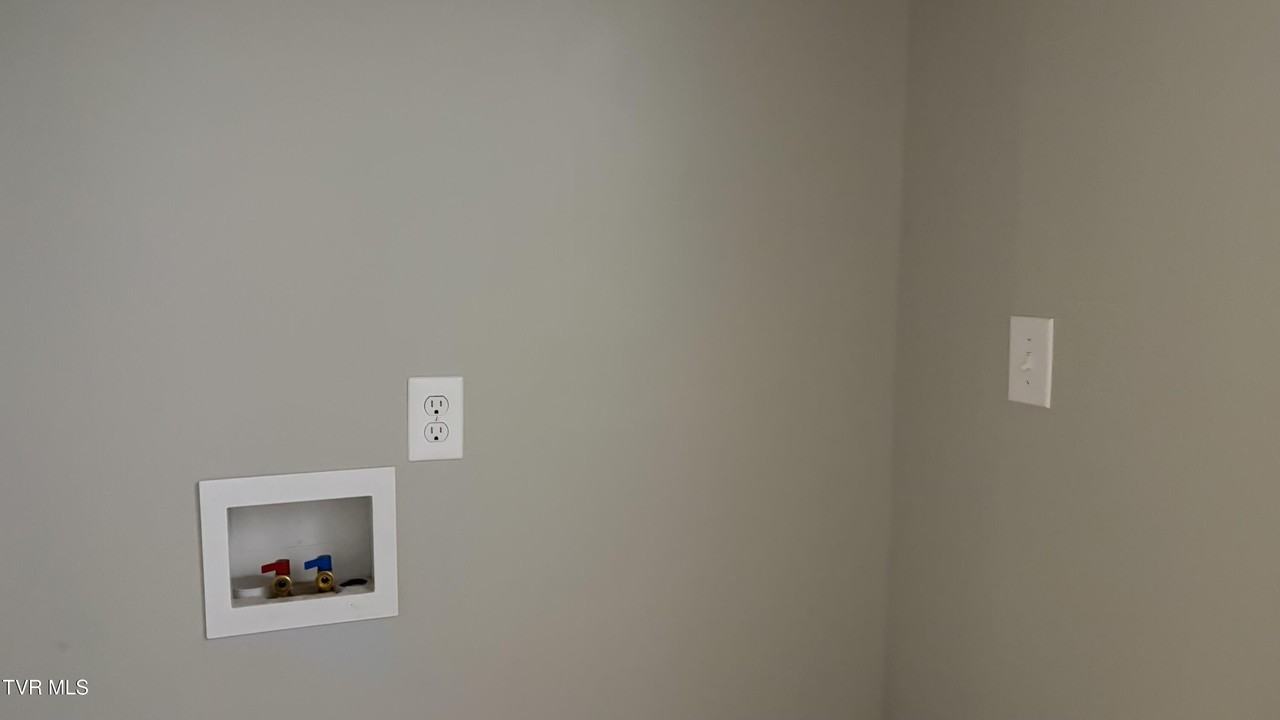 317 Bill Bennett Rd - Photo 6 of 19