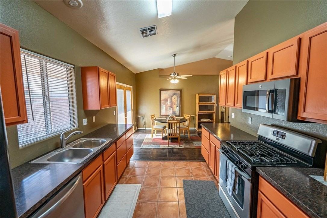 3571 N Moore St - Photo 5 of 21