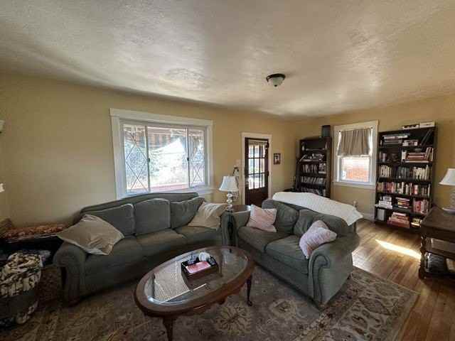 583 Neeb St - Photo 3 of 14