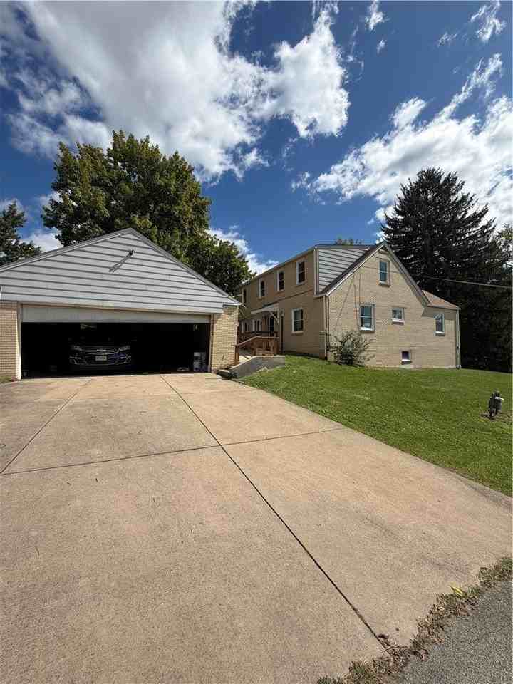 306 Valley Dr - Photo 4 of 24
