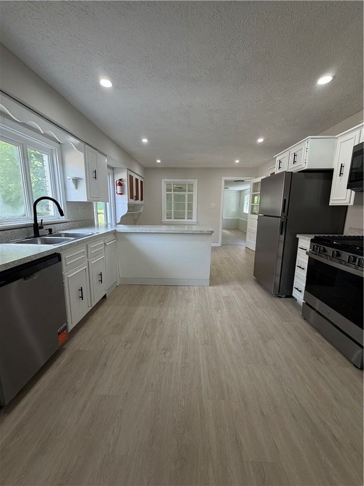 306 Valley Dr - Photo 6 of 24