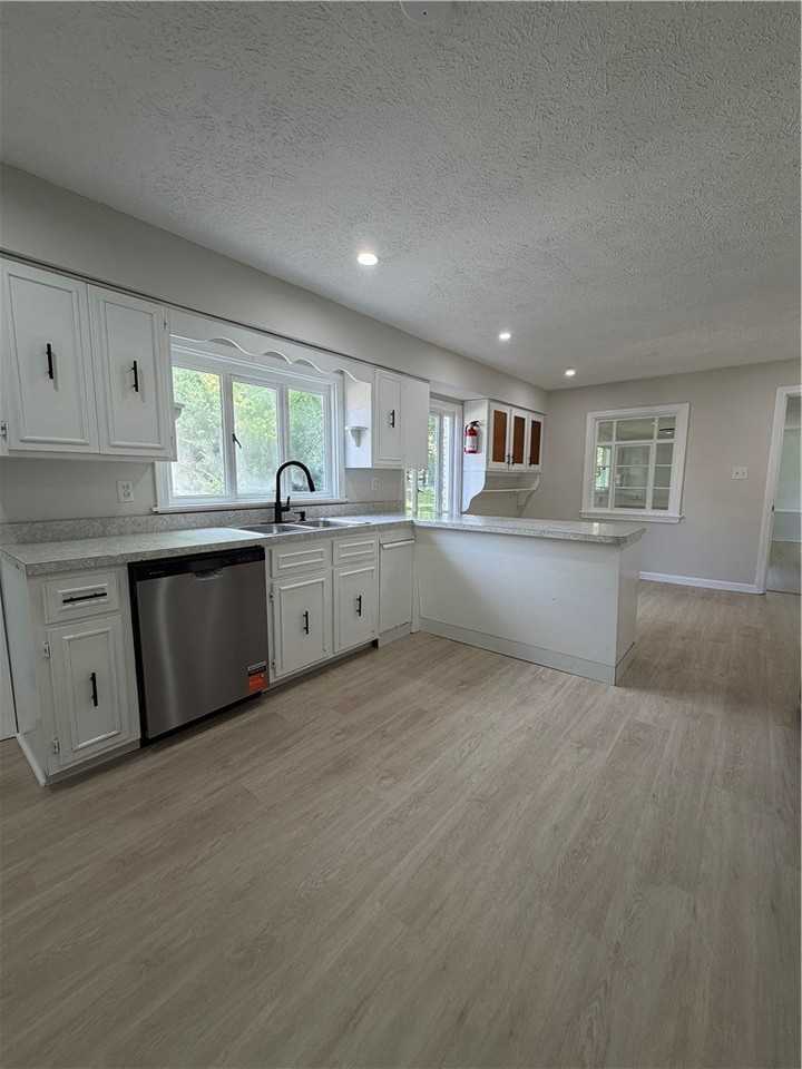 306 Valley Dr - Photo 7 of 24