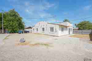 featured image of 943 S 37th Ave #AB