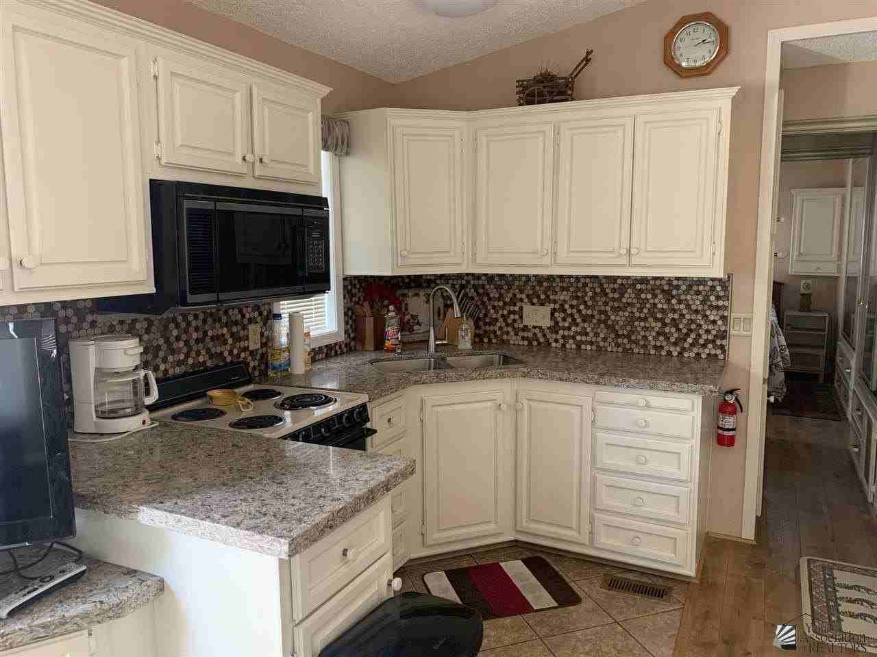 13698 E 50th St #2 - Photo 4 of 10