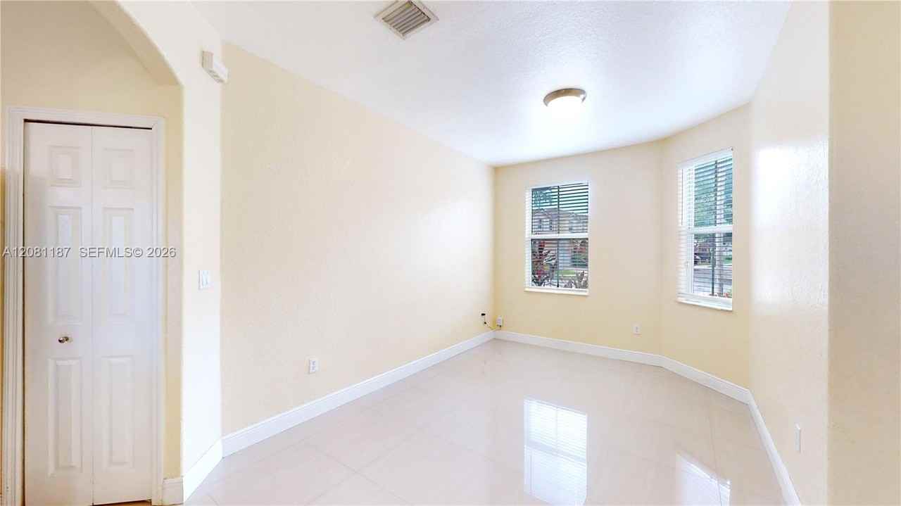 12281 Sw 121st Ter - Photo 4 of 8