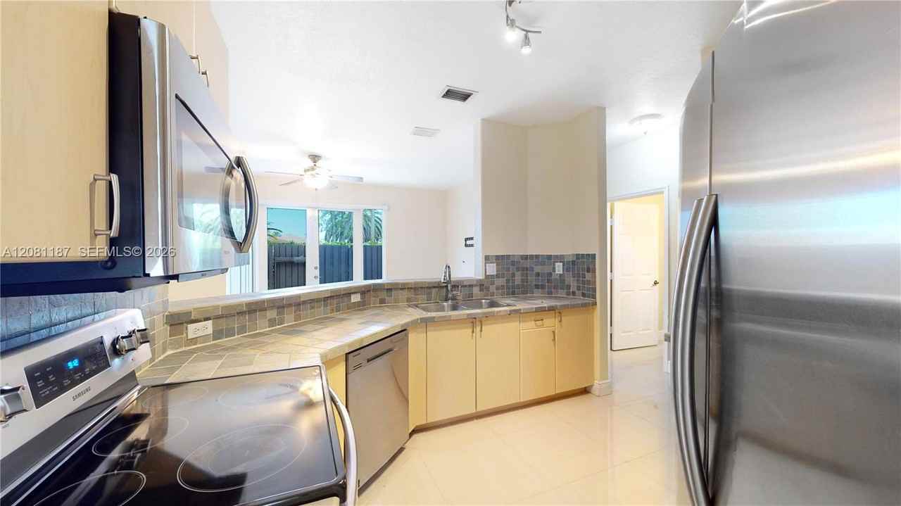 12281 Sw 121st Ter - Photo 6 of 8